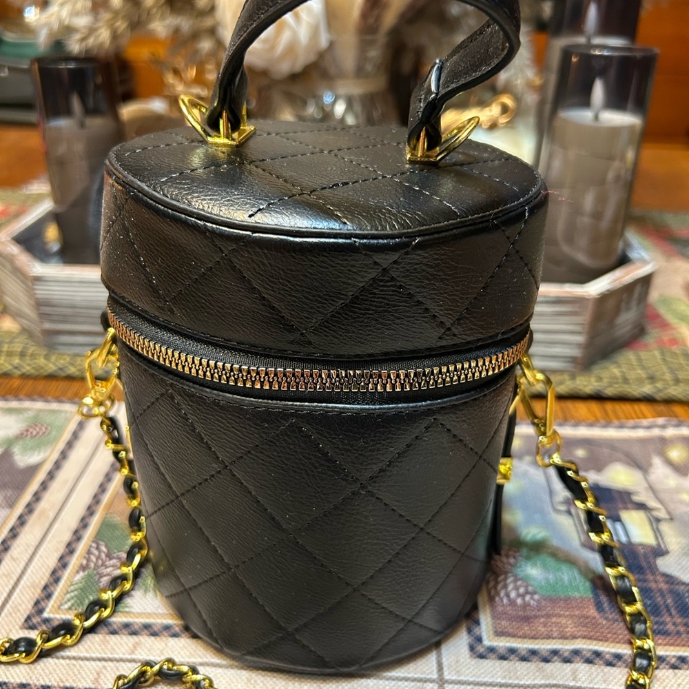 Elegant Black Quilted Women's Bag